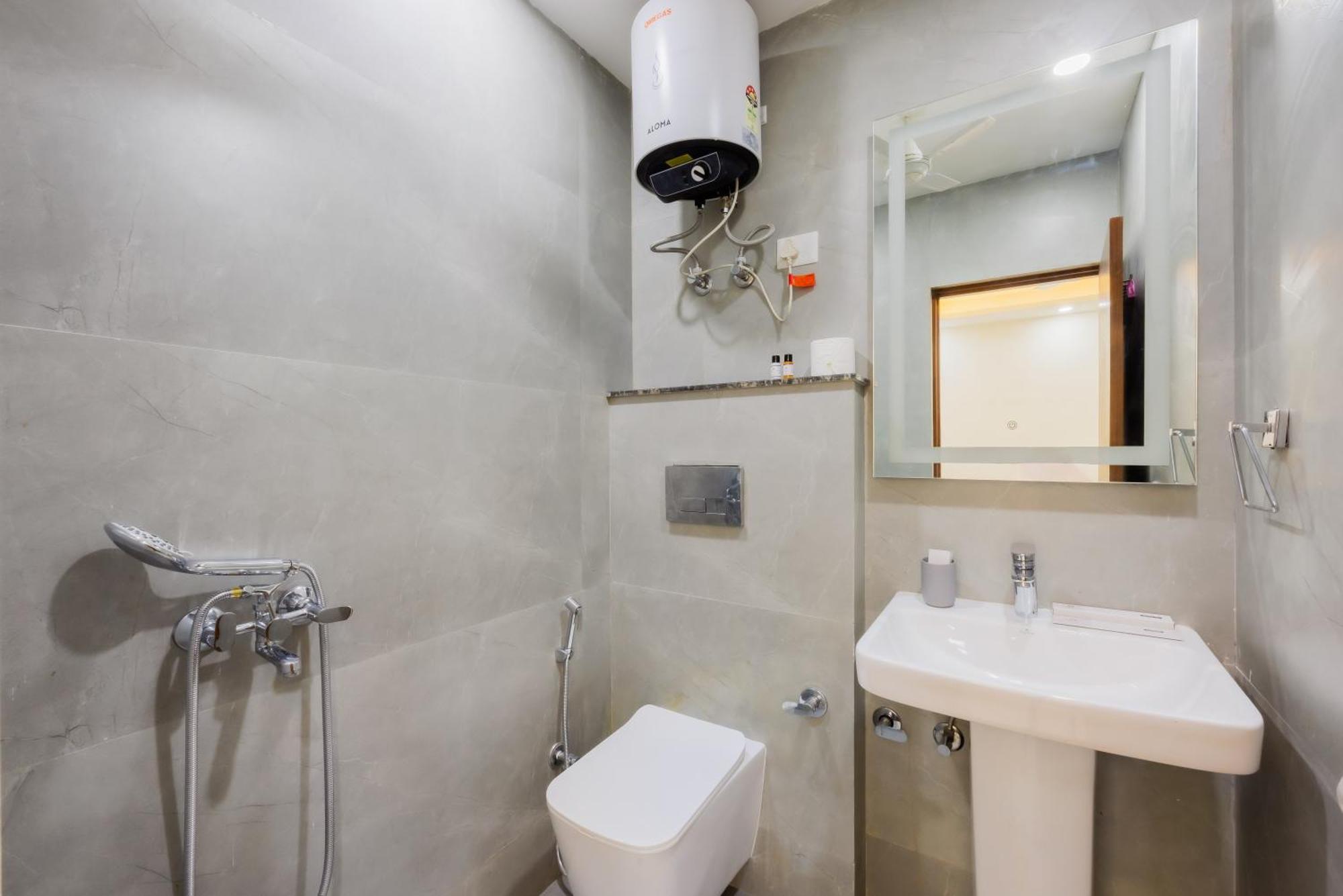Kyomi Service Apartments Гургаон Экстерьер фото