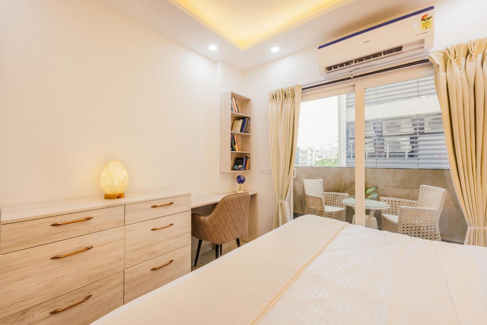 Kyomi Service Apartments Гургаон Экстерьер фото
